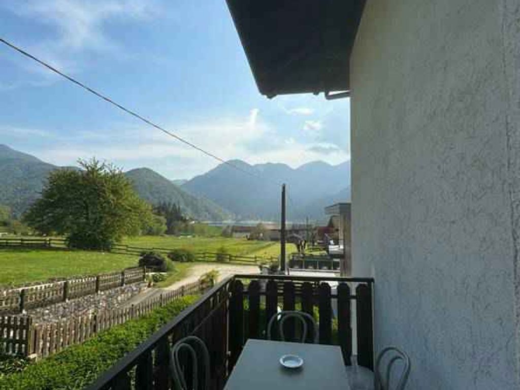 Ferienwohnung mit Pool und Bergblick