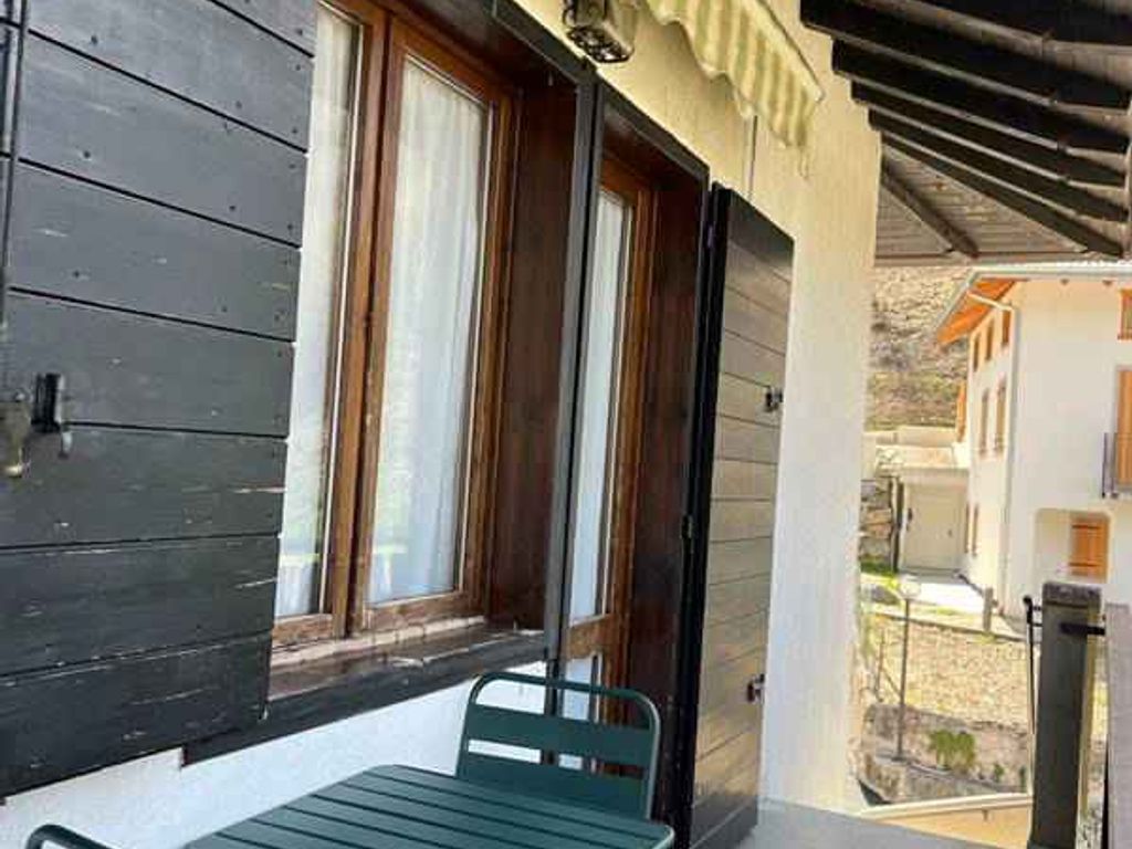 Ferienwohnung mit Pool und Balkon mit Seeblick