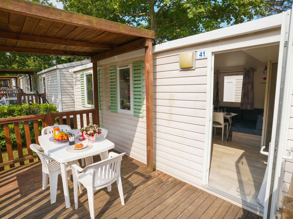Mobilehome mit Klimaanlage, Terrasse und Pool