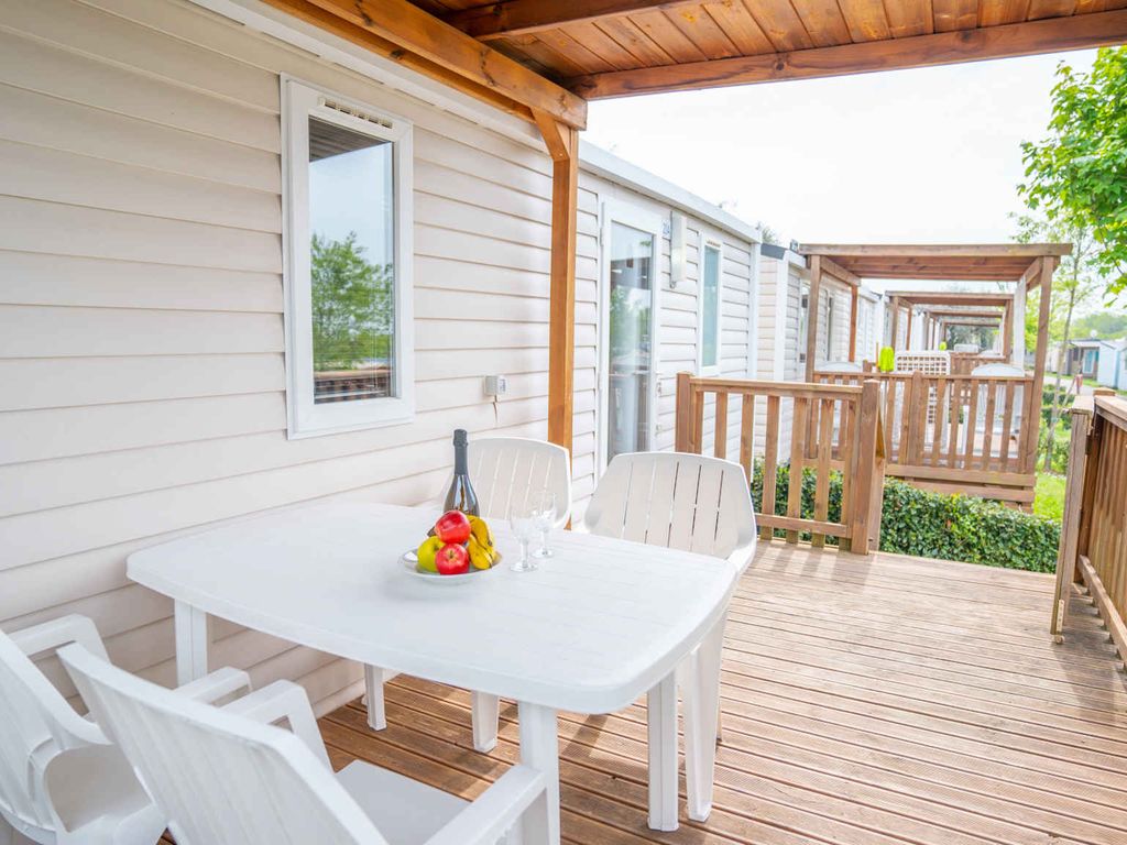 Mobilehome mit Klimaanlage, Terrasse und Pool