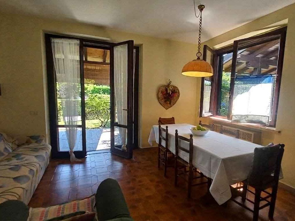 Ferienwohnung mit Pool und Garten