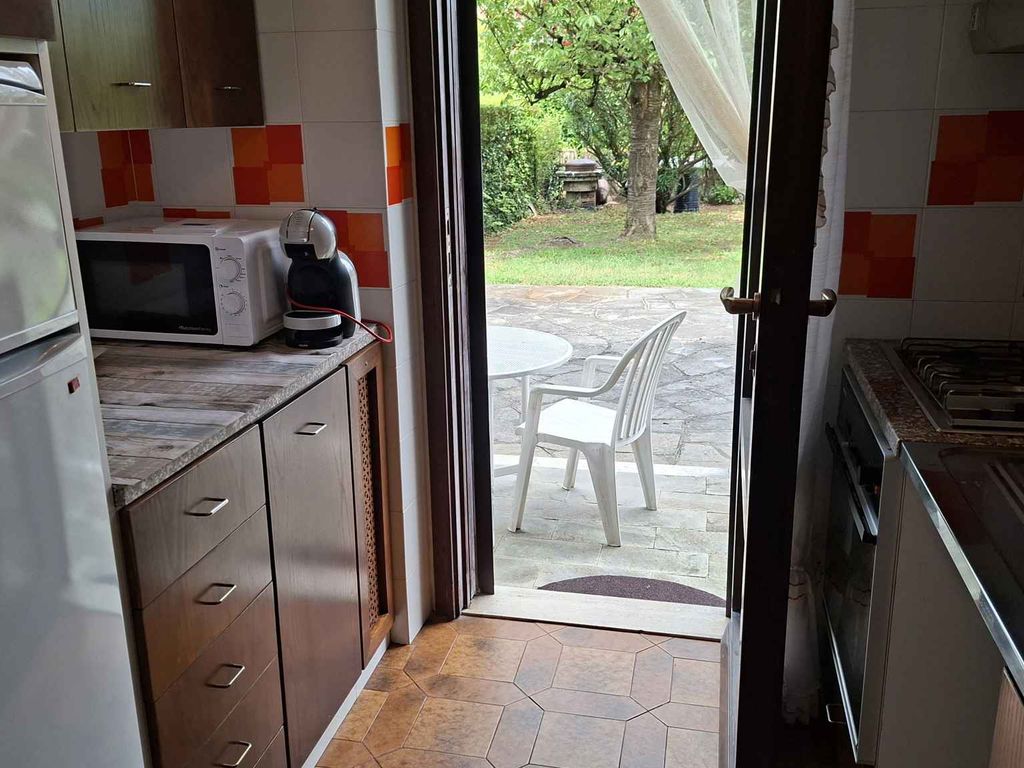 Ferienwohnung mit Pool und Garten