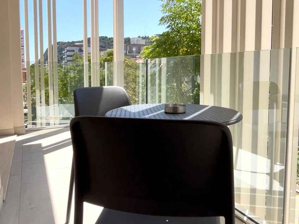 Studio mit Klimaanlage, Balkon und Internet