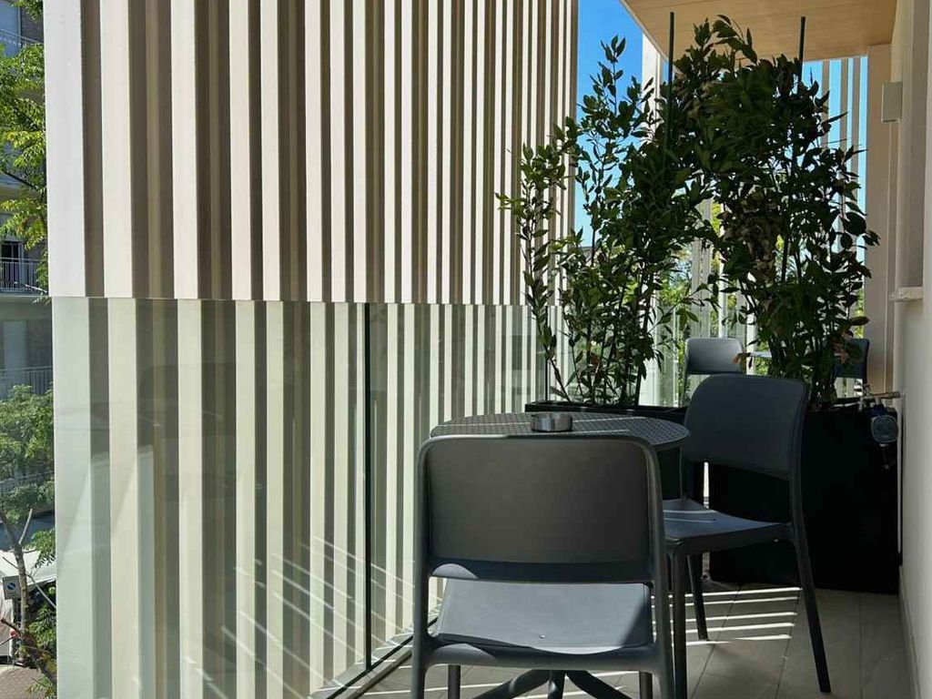 Studio mit Klimaanlage, Balkon und Internet