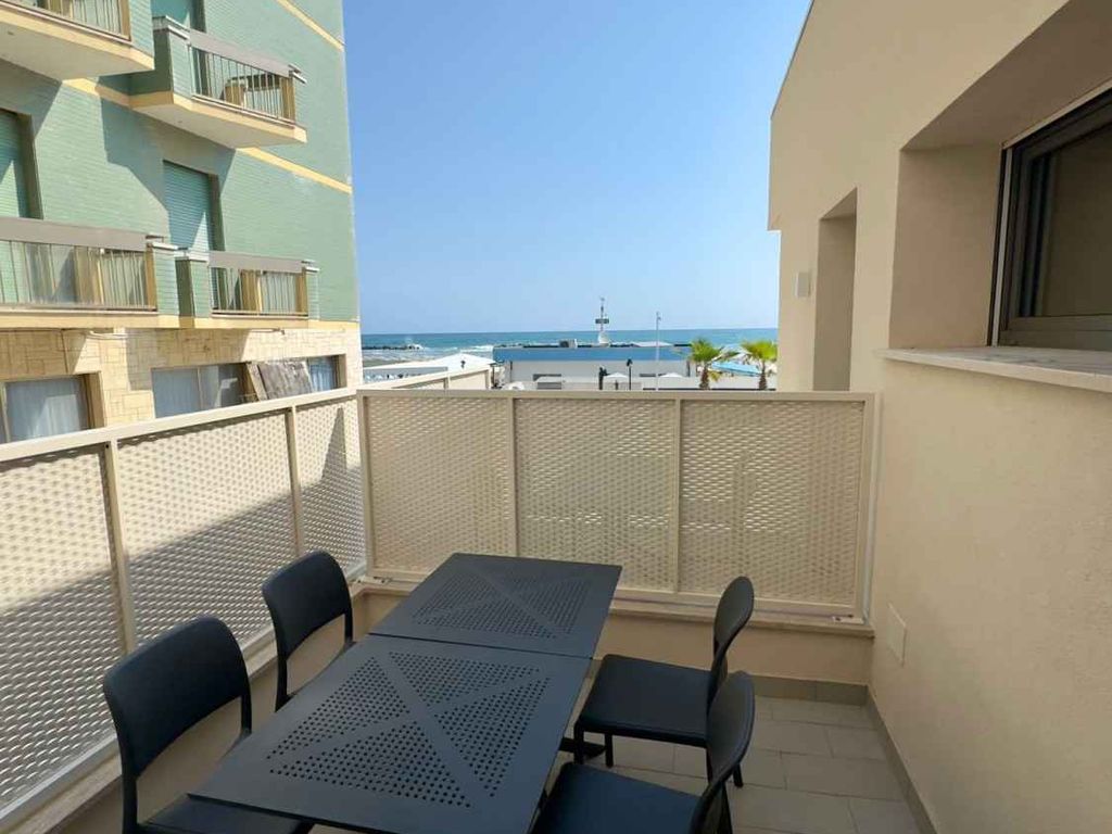 Ferienwohnung mit Klimaanlage, Internet und Balkon mit Meerblick