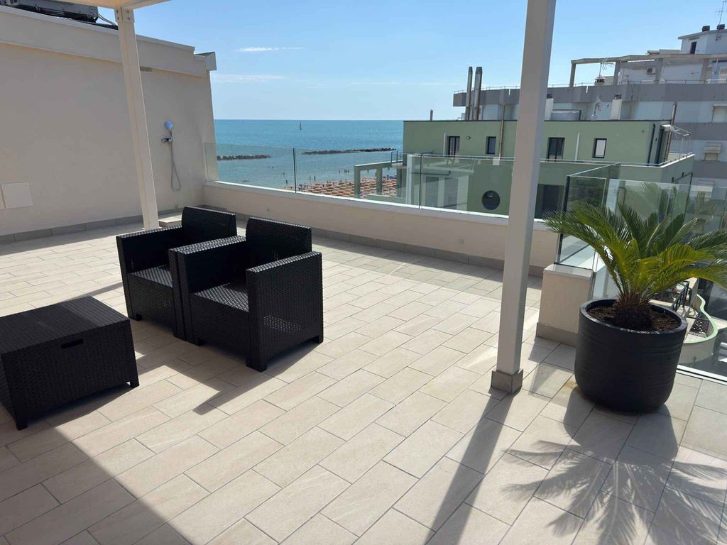 Ferienwohnung mit Klimaanlage, Internet und Balkon mit Meerblick