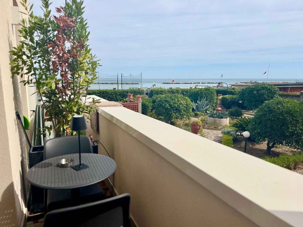 Ferienwohnung mit Klimaanlage, Internet und Balkon mit Meerblick