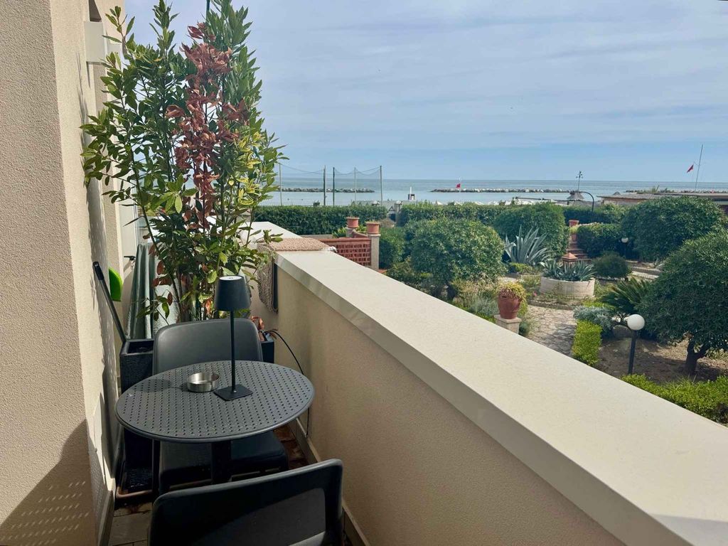 Ferienwohnung mit Klimaanlage, Internet und Balkon mit Meerblick