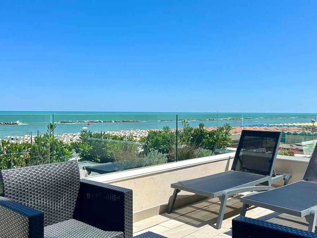Ferienwohnung mit Klimaanlage, Internet und Balkon mit Meerblick