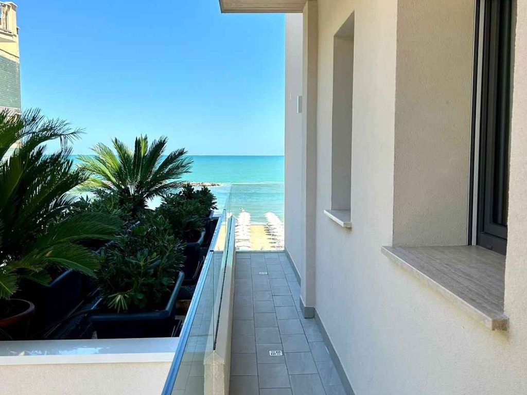 Ferienwohnung mit Klimaanlage, Internet und Balkon mit Meerblick