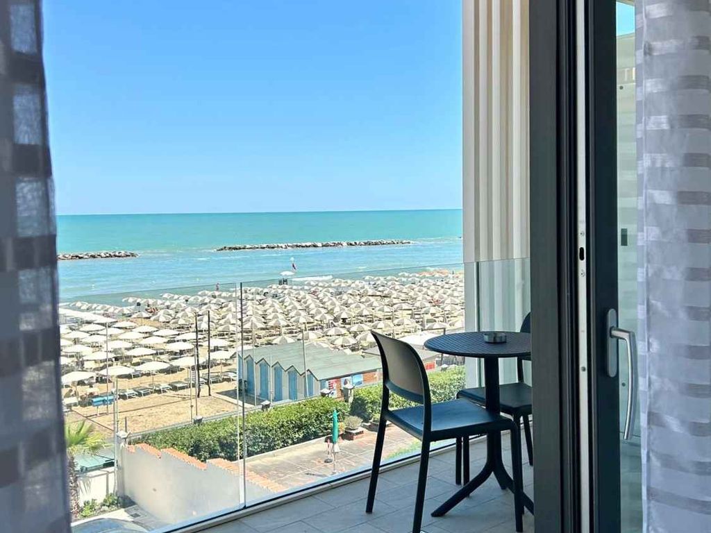 Ferienwohnung mit Klimaanlage, Internet und Balkon mit Meerblick