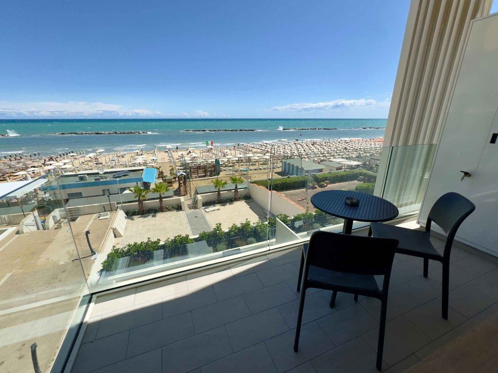 Ferienwohnung mit Klimaanlage, Internet und Balkon mit Meerblick