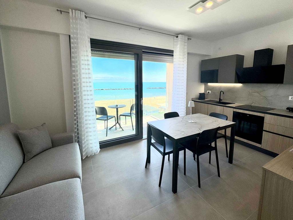 Ferienwohnung mit Klimaanlage, Internet und Balkon mit Meerblick