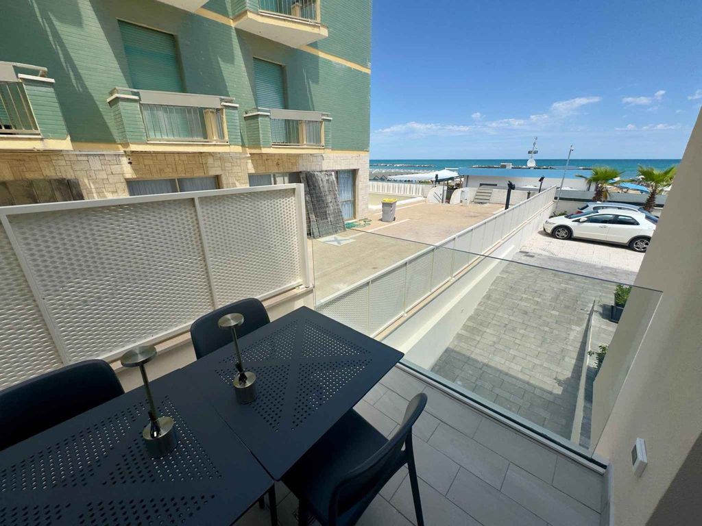 Ferienwohnung mit Klimaanlage, Internet und Balkon mit Meerblick