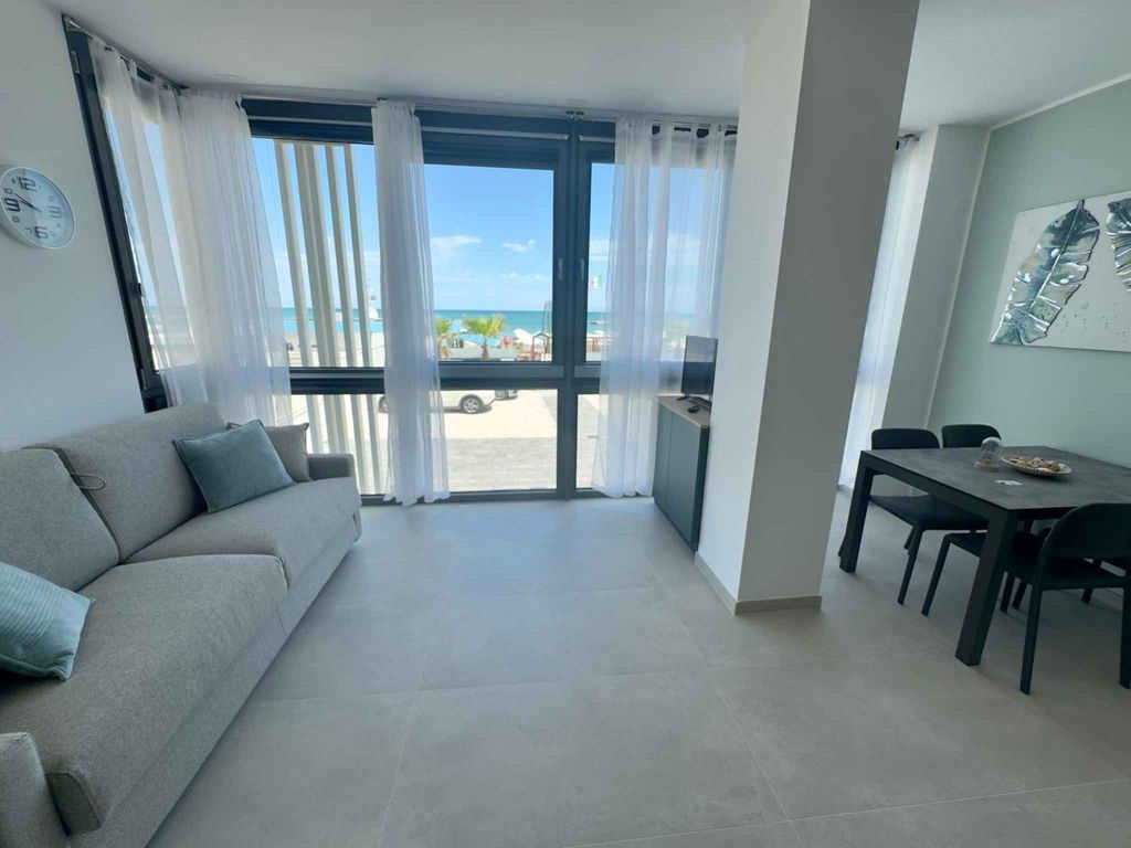 Ferienwohnung mit Klimaanlage, Internet und Balkon mit Meerblick