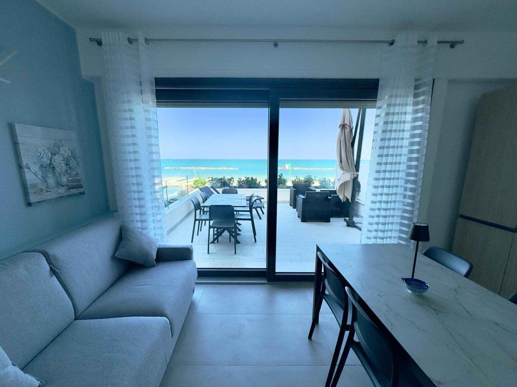 Ferienwohnung mit Klimaanlage, Internet und Balkon mit Meerblick