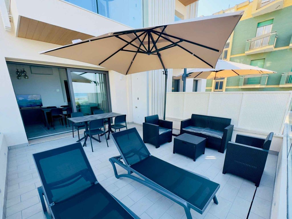 Ferienwohnung mit Klimaanlage, Internet und Balkon mit Meerblick