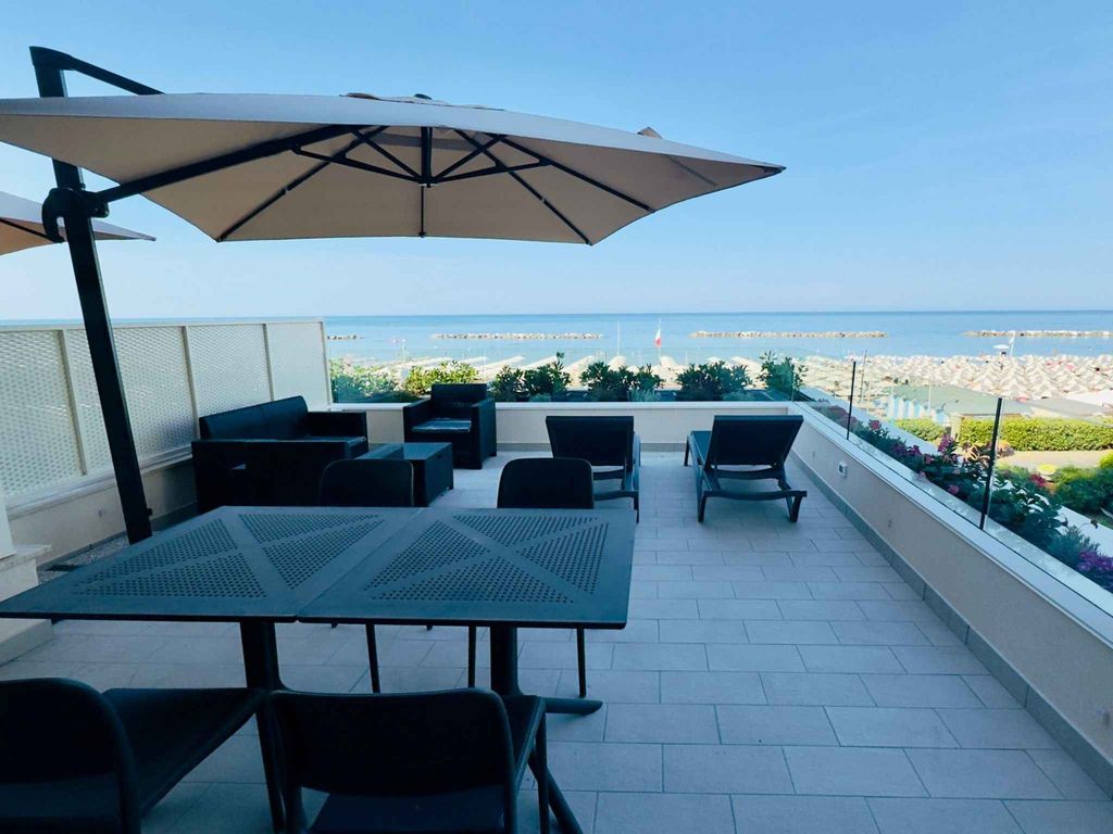 Ferienwohnung mit Klimaanlage, Internet und Balkon mit Meerblick