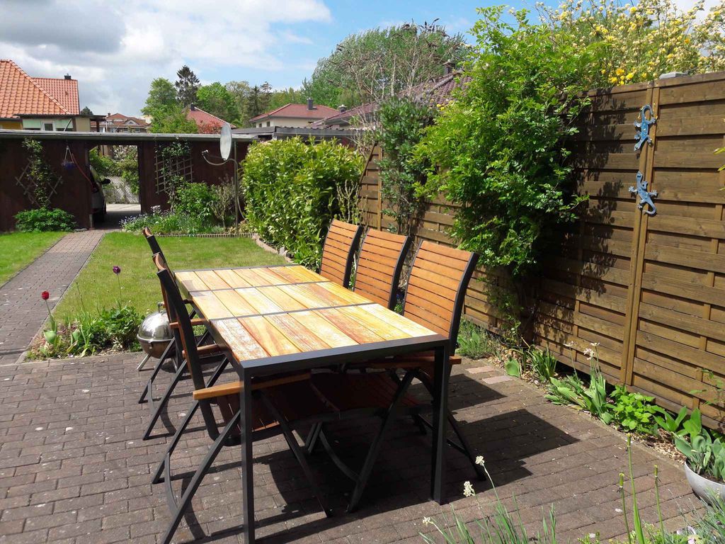 Ferienwohnung mit Terrasse im Garten