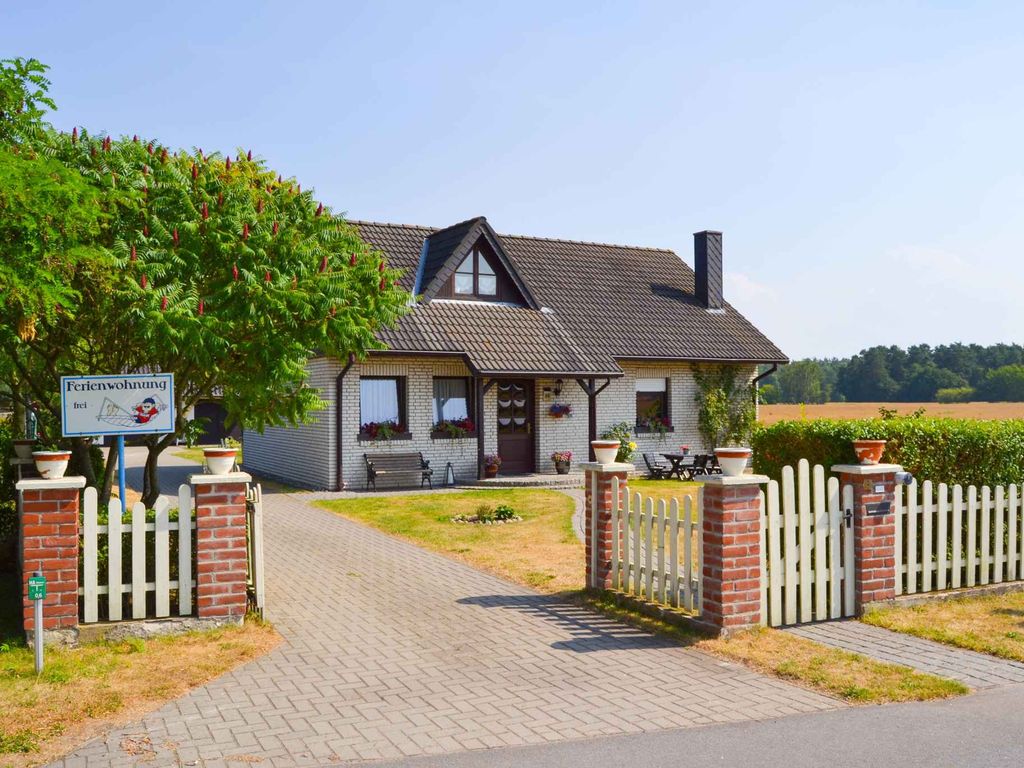 Ferienwohnung mit Terrasse und Pool