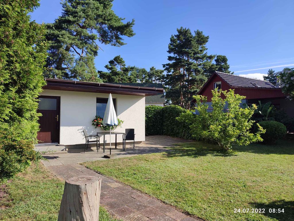 Bungalow mit Terrasse und Garten