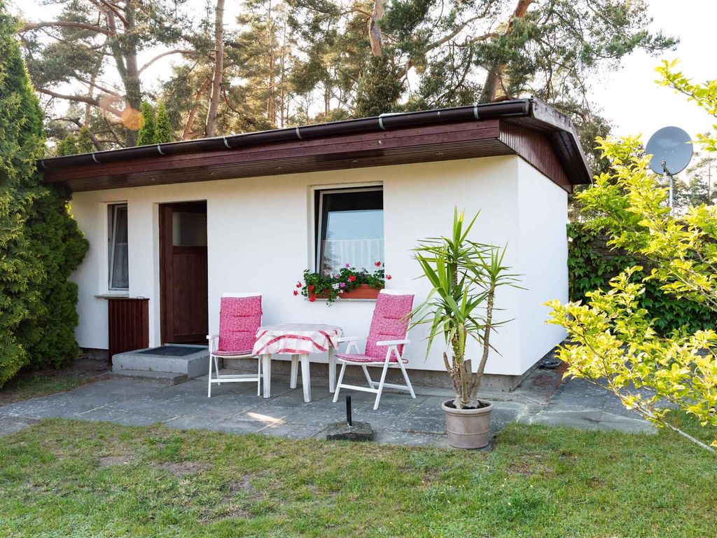 Bungalow mit Terrasse und Garten