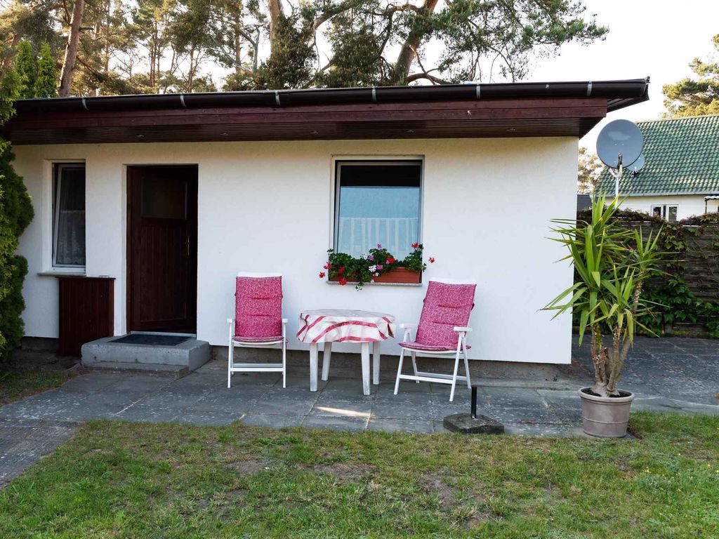 Bungalow mit Terrasse und Garten