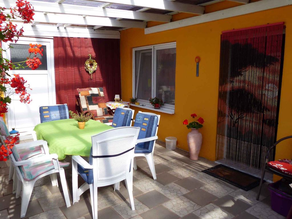 Ferienwohnung mit Kamin und überdachter Terrasse
