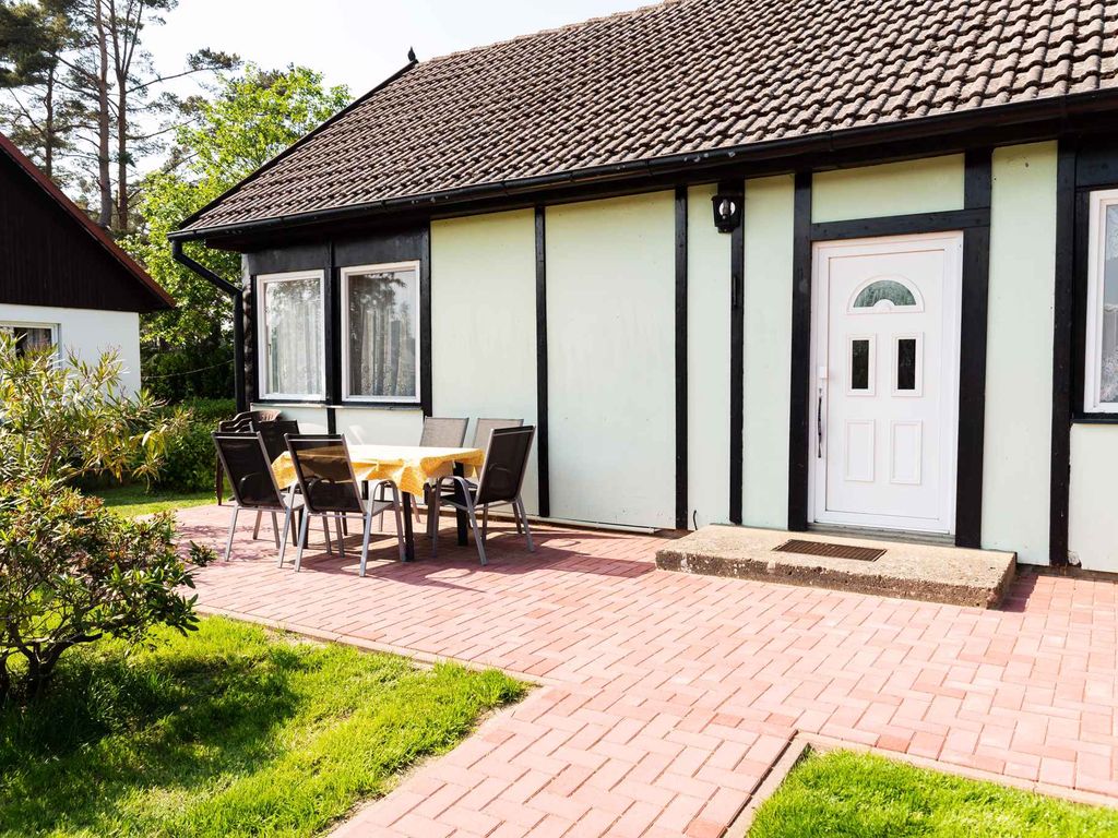 Bungalow mit Terrasse und Garten