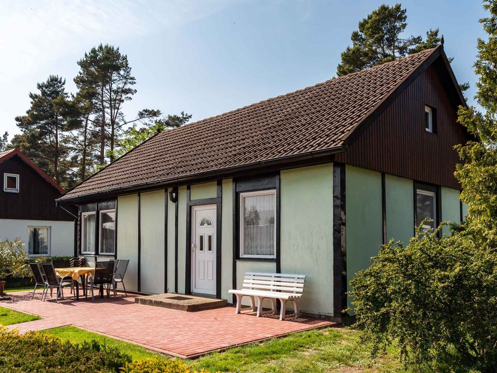 Bungalow mit Terrasse und Garten