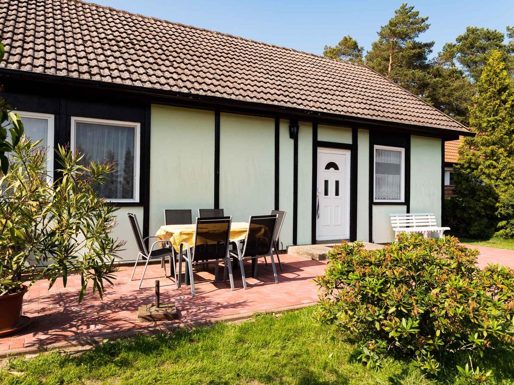 Bungalow mit Terrasse und Garten