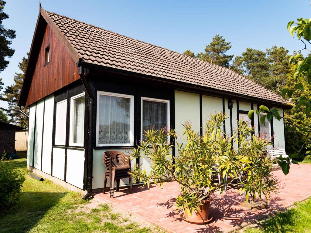 Bungalow mit Terrasse und Garten