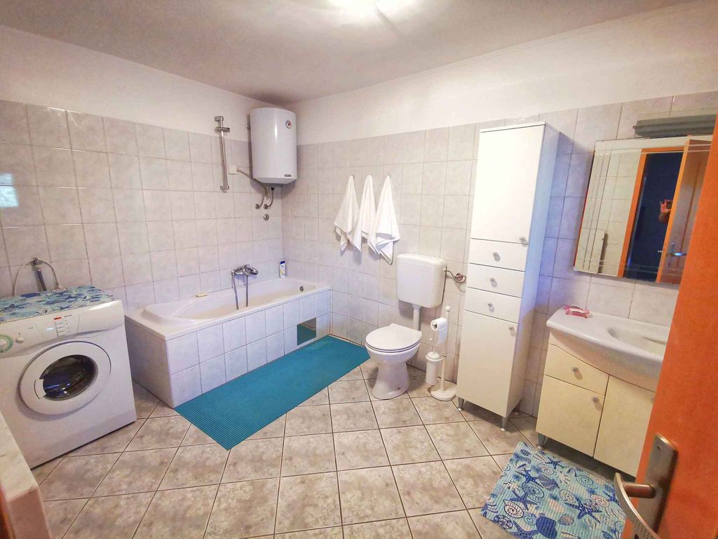 Ferienhaus Familienfreundlich mit Klimaanlage, Grillmöglichkeit und Parkplatz