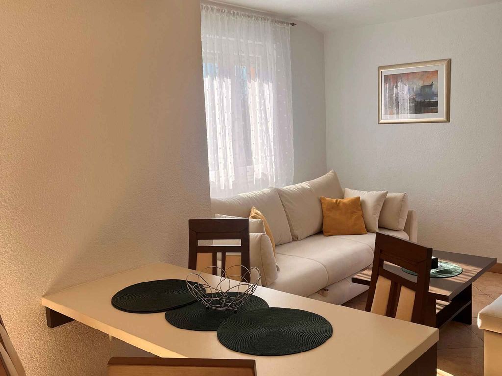 Ferienwohnung Familienfreundlich mit Klimaanlage, Grillmöglichkeit und Parkplatz