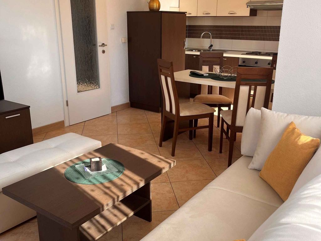 Ferienwohnung Familienfreundlich mit Klimaanlage, Grillmöglichkeit und Parkplatz