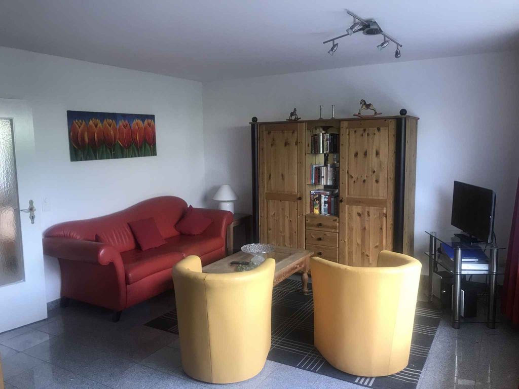 Ferienwohnung mit Terrasse und Parkplatz