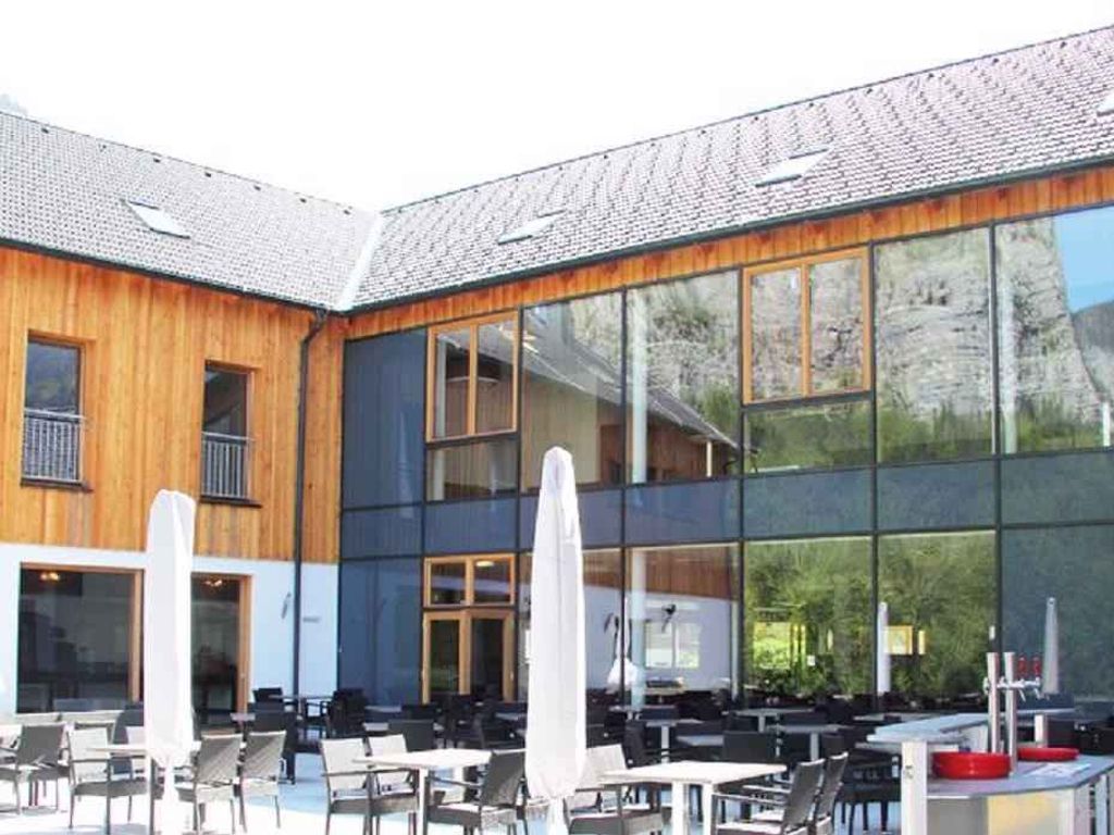 Ferienhaus mit Hallenbad, Wellness, Kinderspielplatz und eigener Sauna im Feriendorf