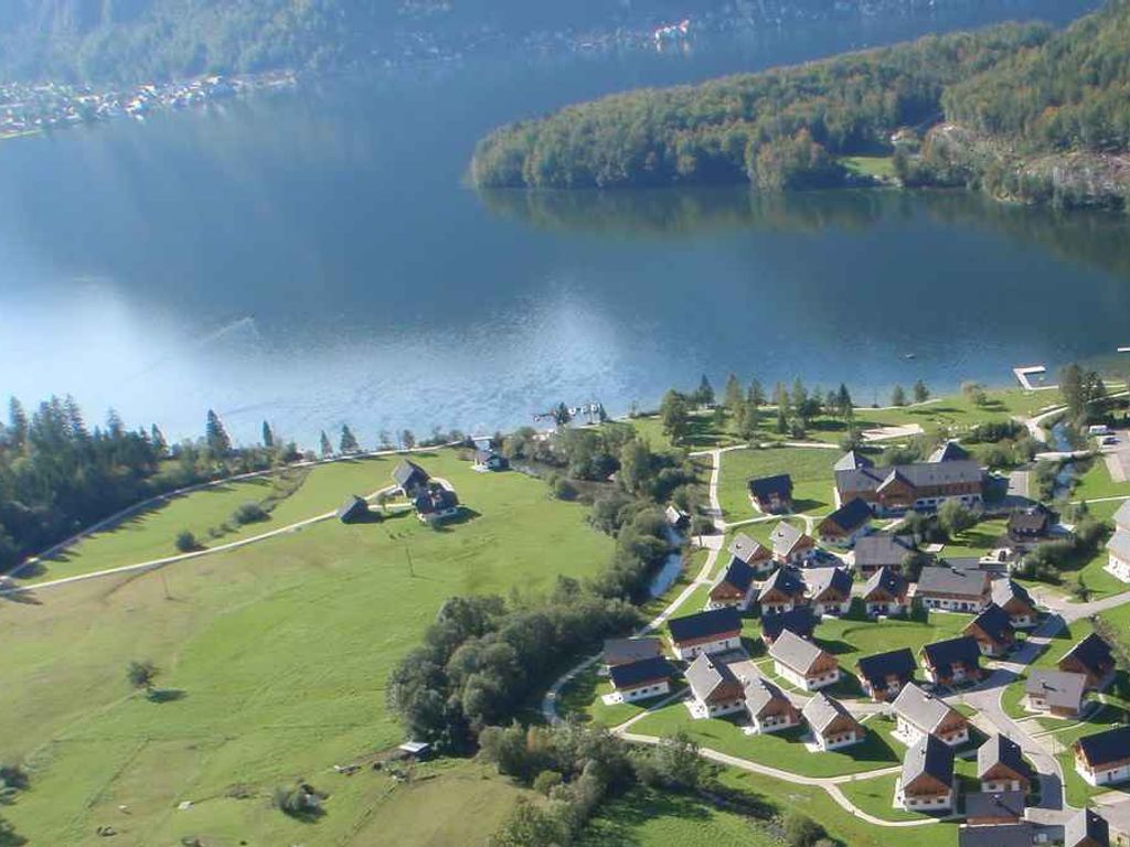 Ferienhaus mit Hallenbad, Wellness und Kinderspielplatz