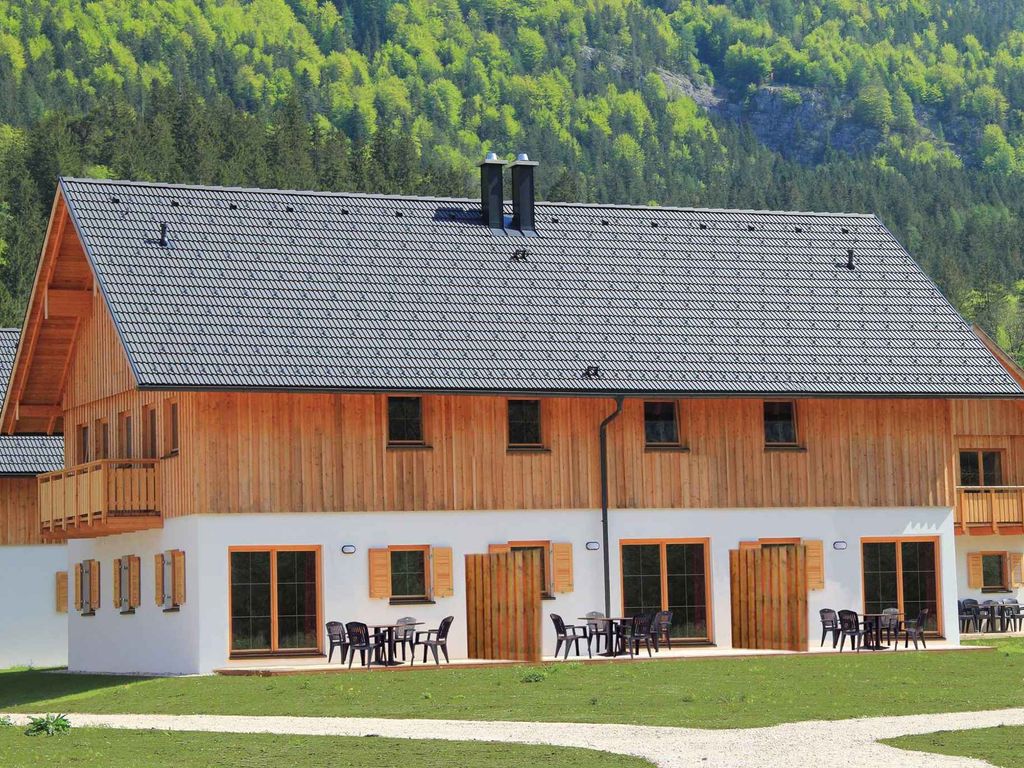 Chalet mit Hallenbad, Wellness und Kinderspielplatz