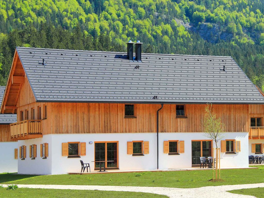 Chalet mit Hallenbad, Wellness und Kinderspielplatz