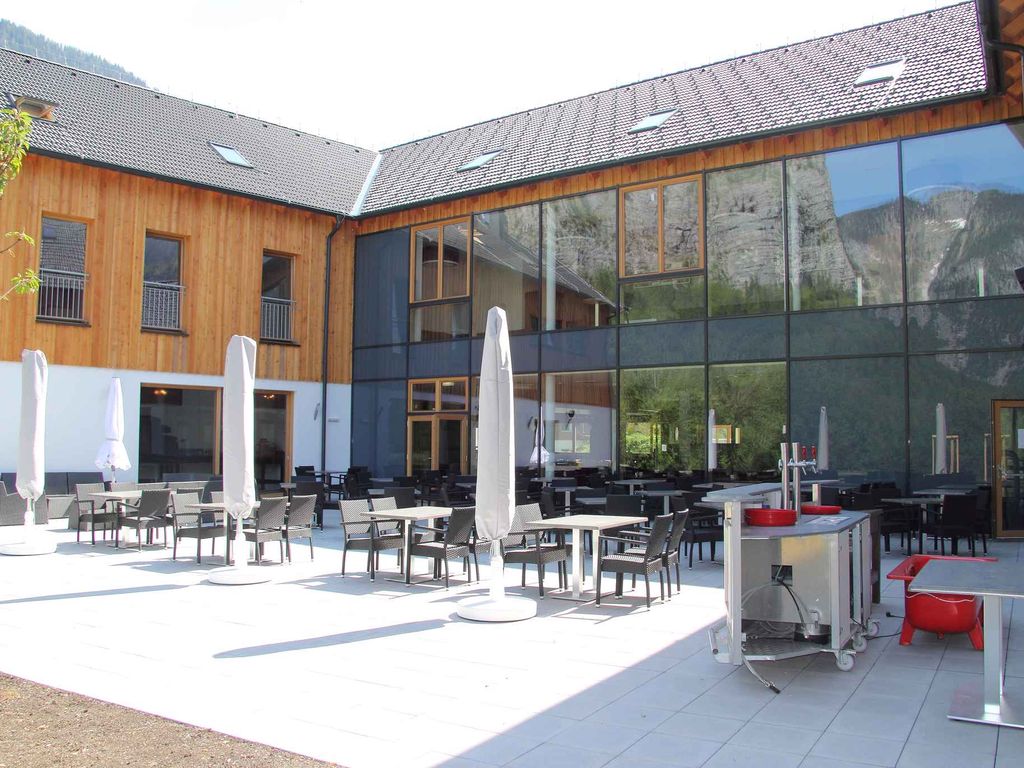 Chalet mit Hallenbad, Wellness und Kinderspielplatz