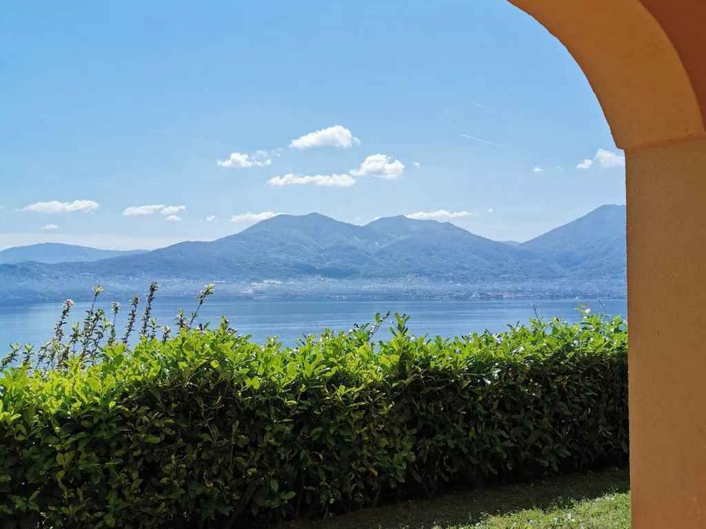 Ferienwohnung mit Balkon mit seitlichem Seeblick