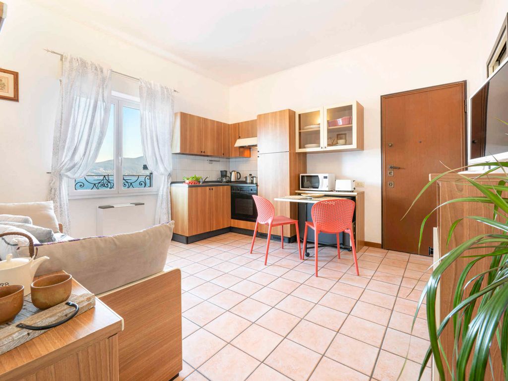 Ferienwohnung mit Balkon oder Terrasse, Privatstrand und Parkplatz
