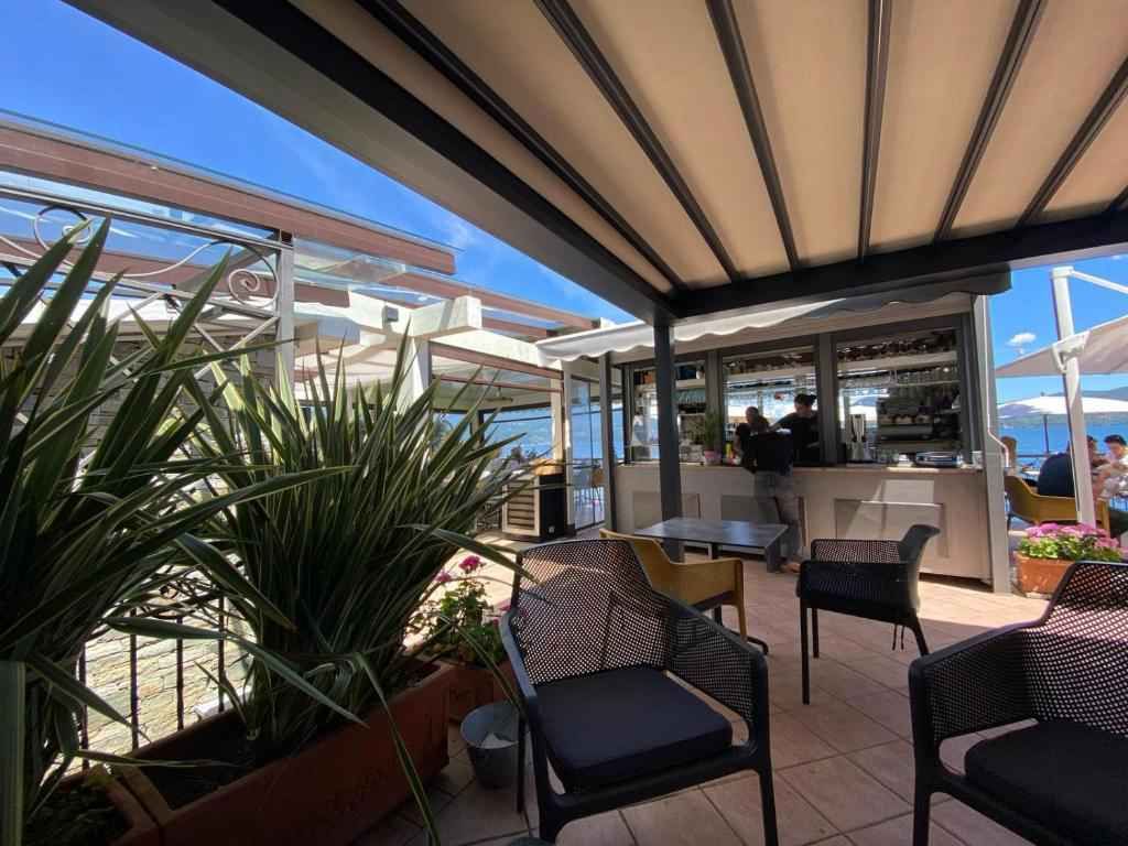 Ferienwohnung mit Balkon mit Seeblick, Privatstrand und Parkplatz
