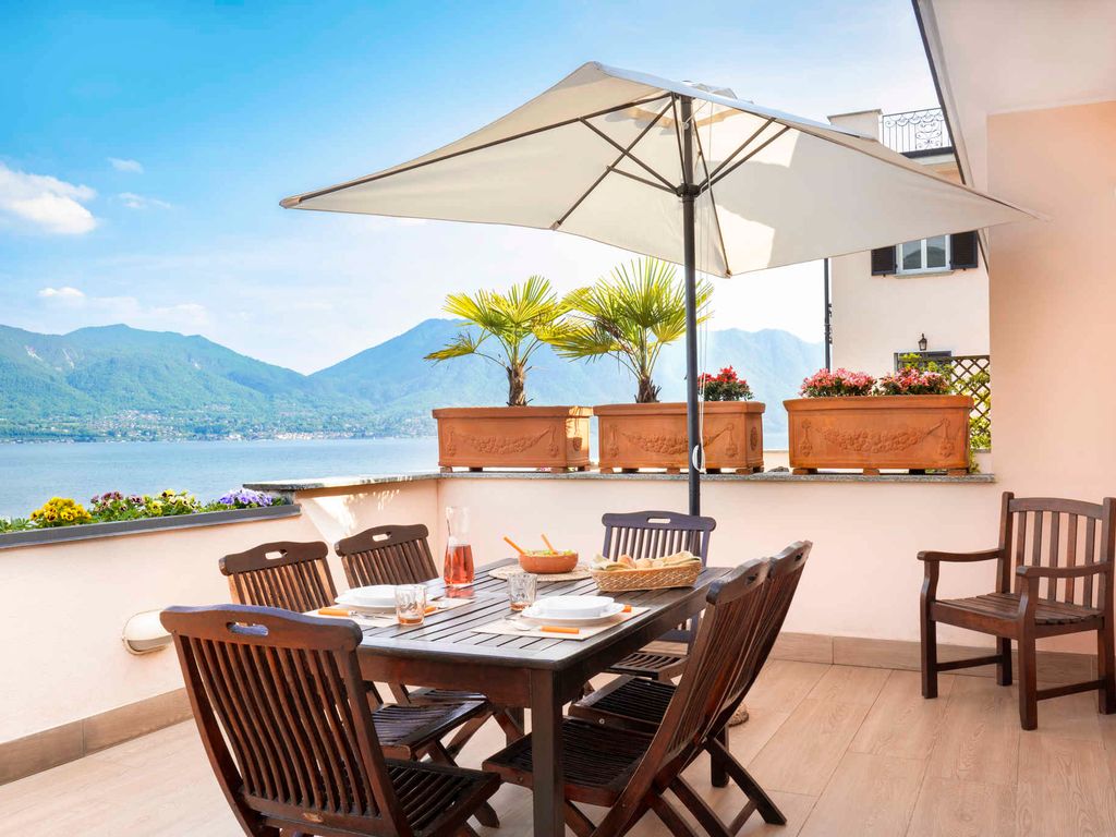 Ferienwohnung mit Privatstrand und Balkon mit Seeblick