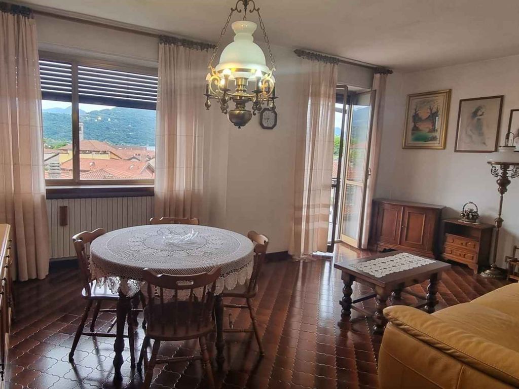Ferienwohnung mit Balkon und Seeblick