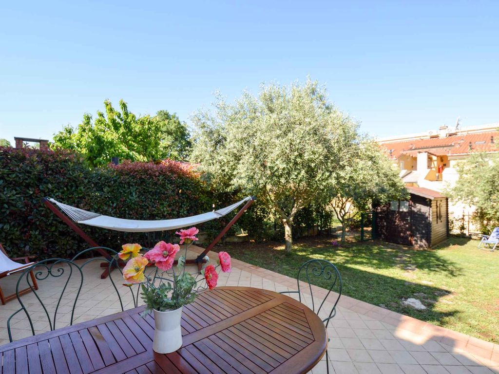 Ferienwohnung mit Garten und Klimaanlage
