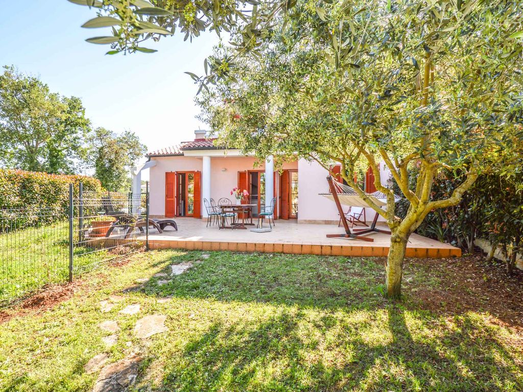 Ferienwohnung mit Garten und Klimaanlage
