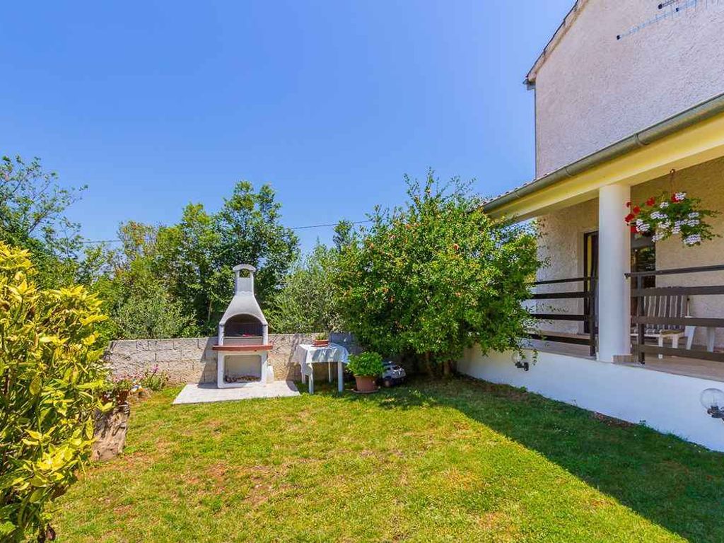 Ferienwohnung mit Terrasse und Garten