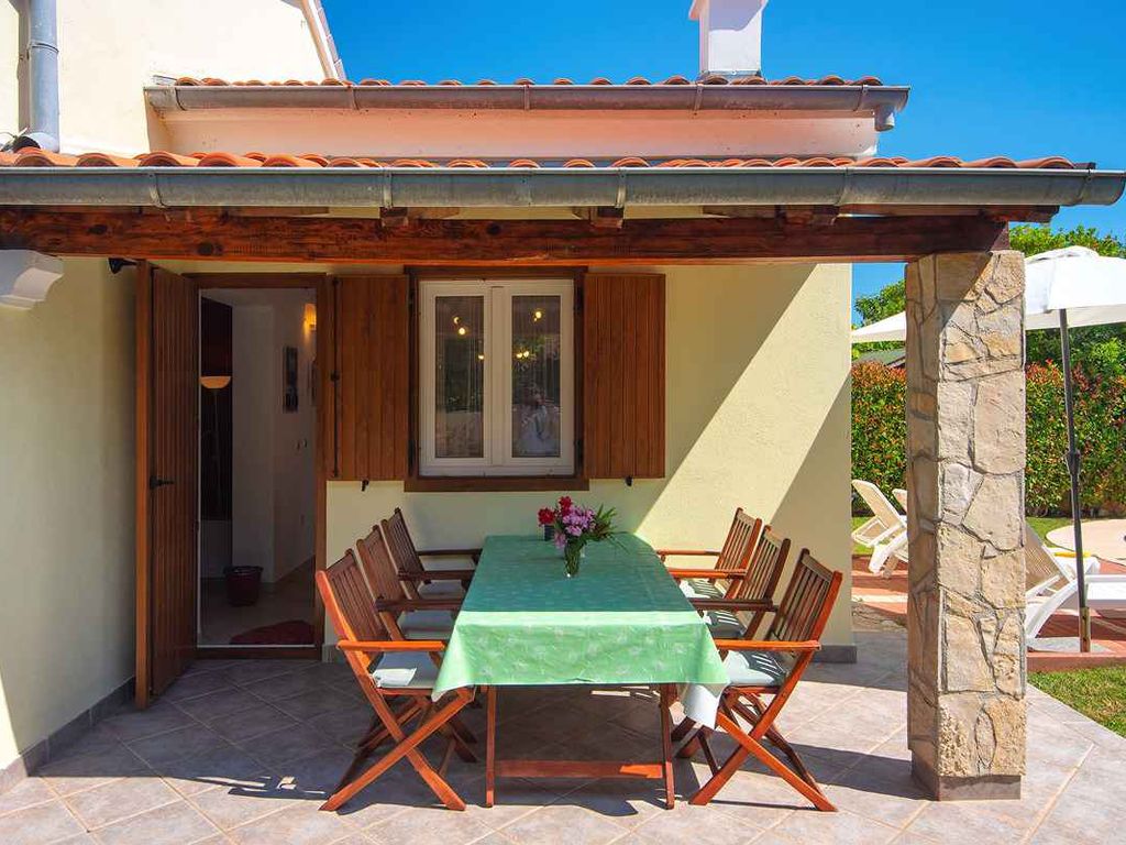 Villa mit Pool in Strandnähe